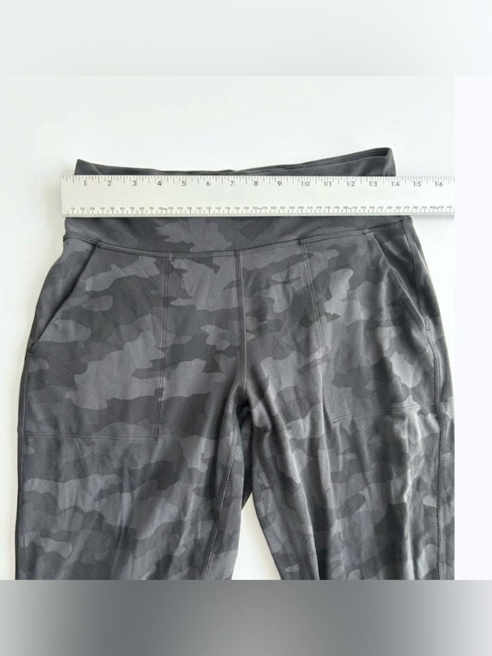 lululemon athletica Black Camo Joggers size 8 - Picture 8 of 8